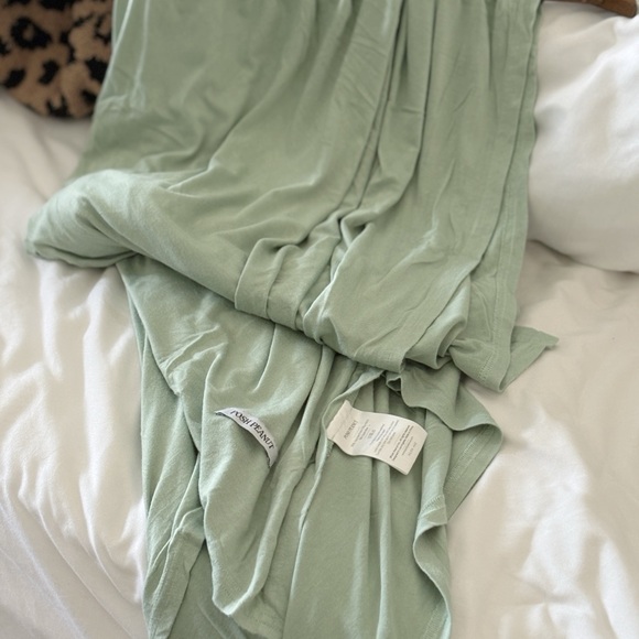 Posh Peanut bamboo swaddle blanket - sage - Picture 1 of 4